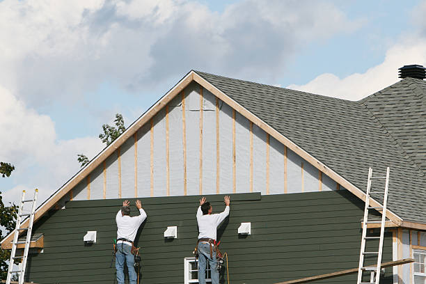 Professional Siding Contractor technician working in Loretto, VA